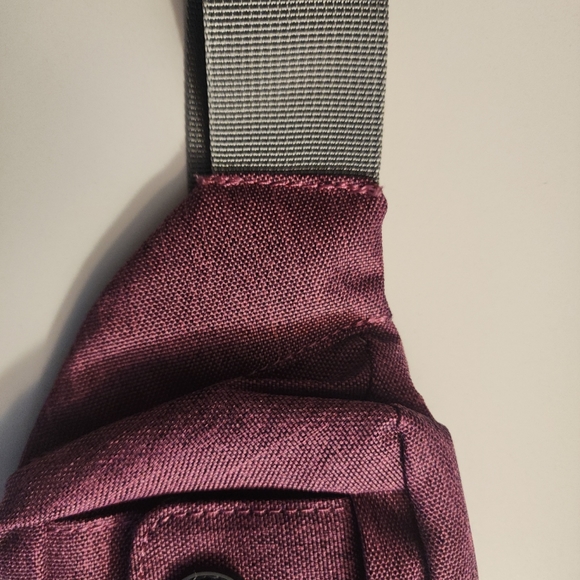 WATERFLY Fanny Pack Unisex Purple Pouch Slim Belt Water Resistant Adjustable NWT - Picture 3 of 7